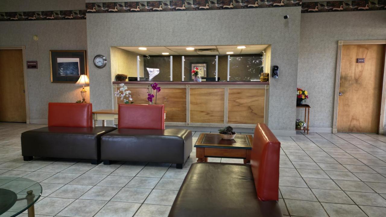Crossroads Inn & Suites West Memphis Exterior photo